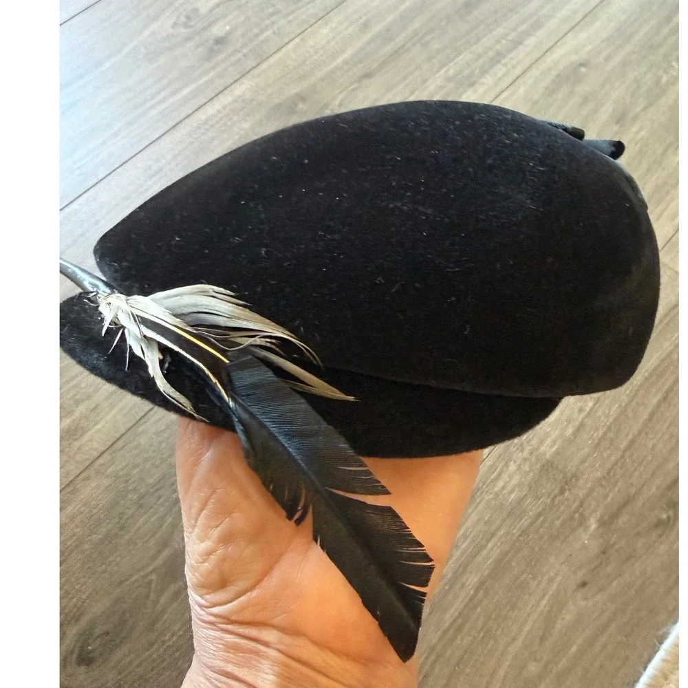 Vintage Norman Durand Wool Cloche Hat Black‎ Feather Detail Made Italy
